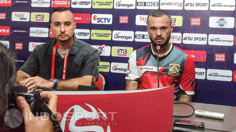 Antonio Telles dalam sebuah jumpa pers setelah pertandingan. Copyright: &copy; Ian Setiawan/INDOSPORT